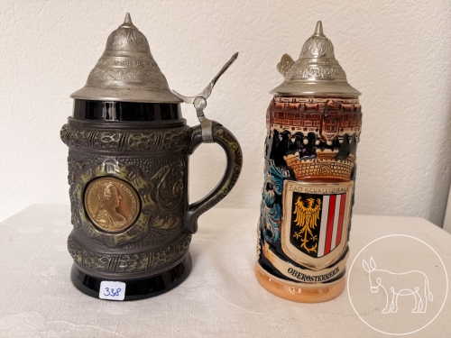 338 - 2 Tonkrüge mit Zinndeckel