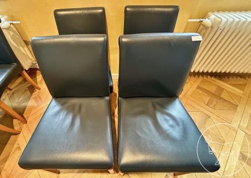 Bild 037- 4 Lederstühle