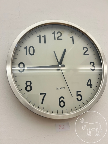 Bild 092- Wanduhr