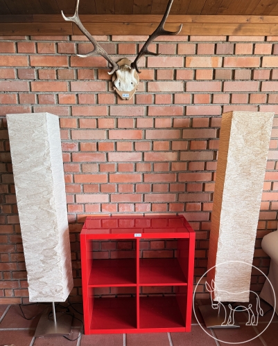 043 - Regal und 2 Lampen