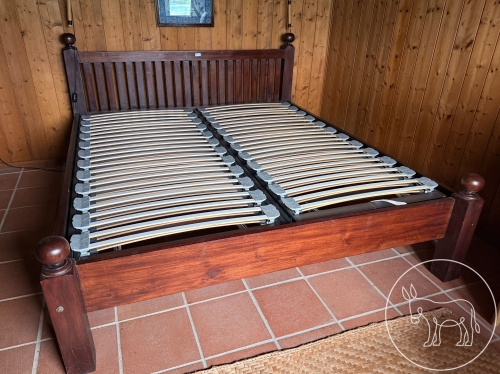 083 - Thailändisches Holzbett
