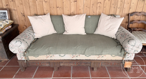 124 - Antiker Divan