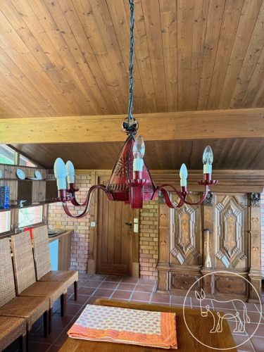 004 - Rustikaler roter Kronleuchter