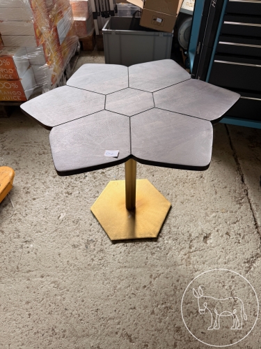 046 - Floraler Beistelltisch
