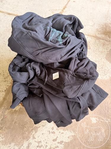 159 - schwarze Hoodies Konvolut