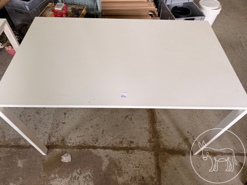 176 - weißer Tisch mit Metallfüßen