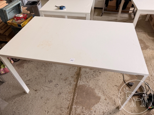 177 - weißer Tisch mit Metallfüßen