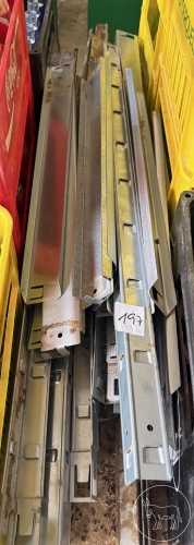 197 - Metallteile für Regal