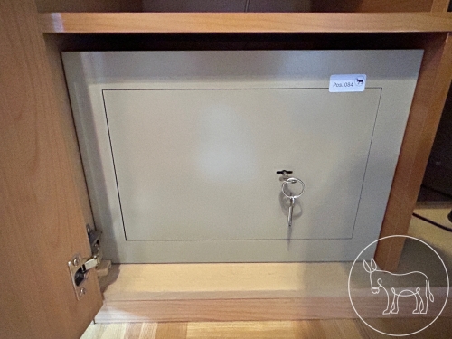 084 - Safe mit Schlüssel