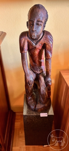 Bild 123 - Skulptur, Holz, Marmorsockel