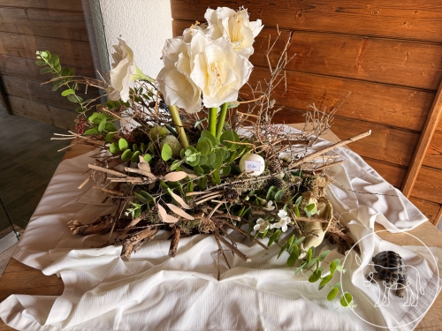 030 - Dekoratives Blumengesteck