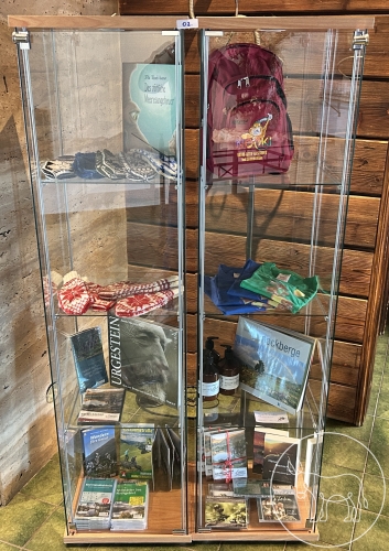 Bild 002 - Glasvitrine