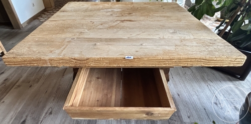 Bild 140 - Tisch