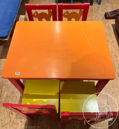 221 - Kindertisch