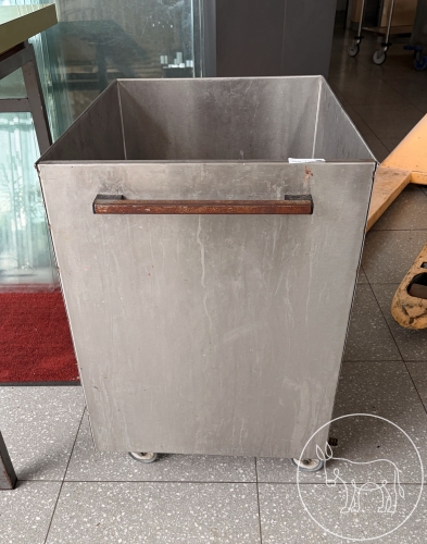 116 - Metallcontainer auf Rollen