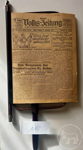 115 Vintage Zeitungshalter mit Zeitung 1930