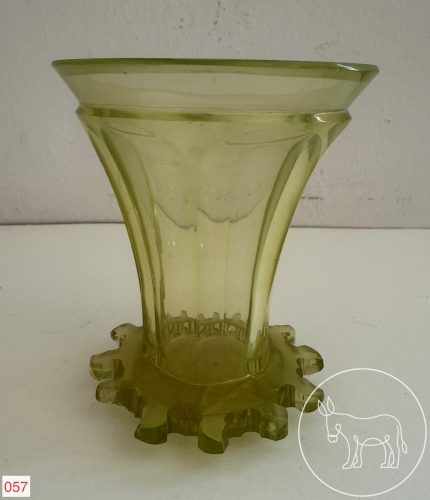 Bild 057 - Sockelbecher (um 1840)