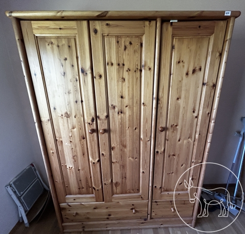 029 - Holz-Kleiderschrank