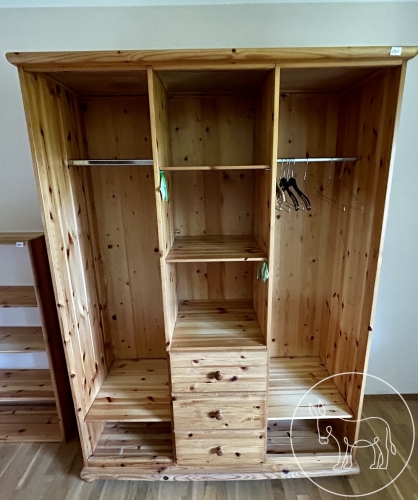 Bild 031 - Holz-Kleiderschrank ohne Türen