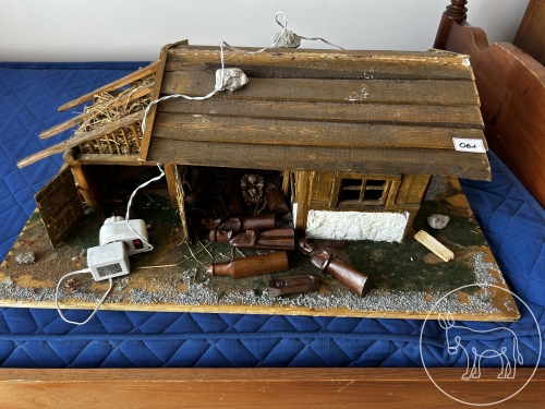 061 - Holzkrippe mit Holzfiguren