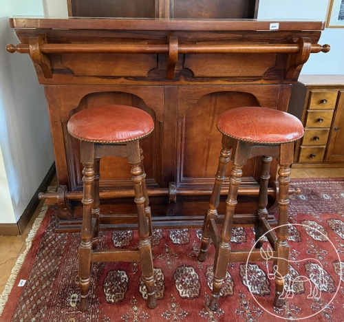 100 - Massive Holzbar inkl. 2 Hocker