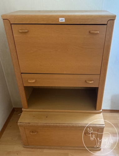 121 - Holzkommode auf Schubladenkommode