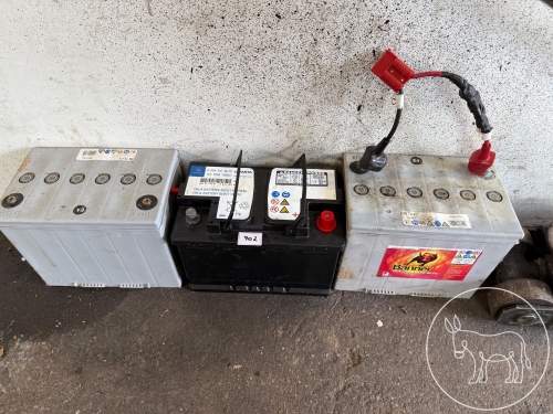 Bild 702 - 3 Autobatterien