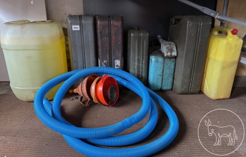 Bild 790 - Benzinkanister mit Benzin