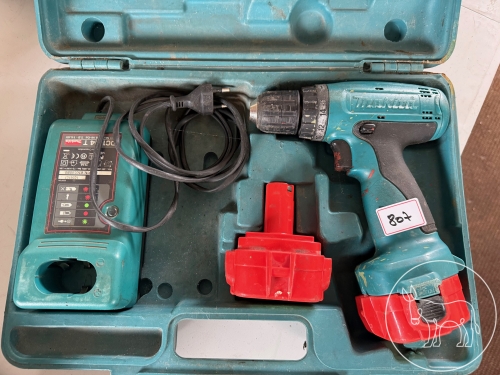 807 - Makita Akkuschrauber mit Ladegerät