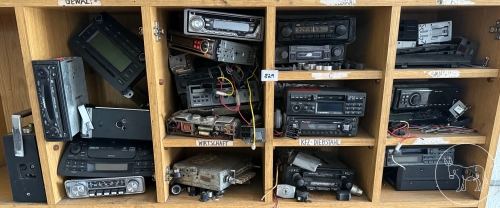829 - Autoradio Konvolut