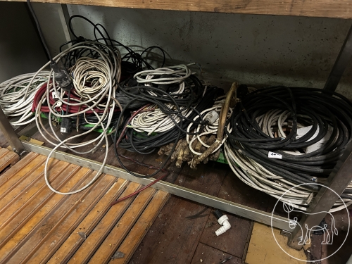 Bild 329 - Kabel und Zündkerzen Konvolut