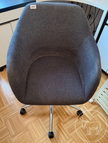 057 - Drehsessel auf Rollen