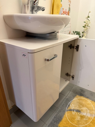 134 - Waschbecken Unterschrank