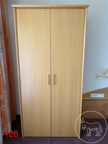 126 - Hummel Kleiderschrank