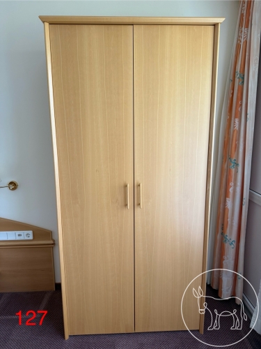 127 - Hummel Kleiderschrank