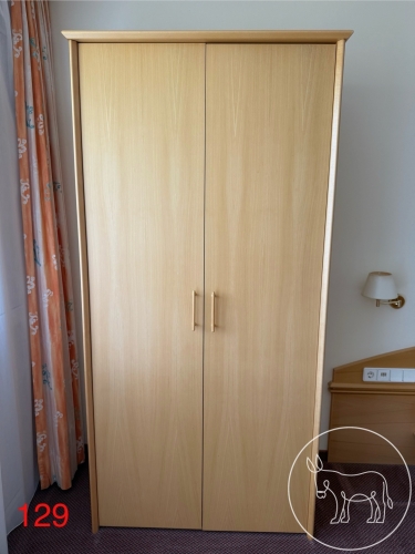 129 - Hummel Kleiderschrank