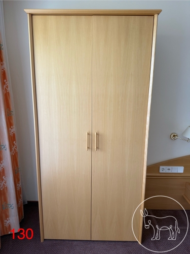 130 - Hummel Kleiderschrank