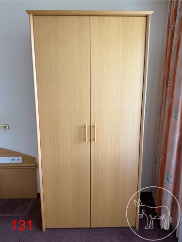 131 - Hummel Kleiderschrank