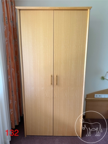 132 - Hummel Kleiderschrank