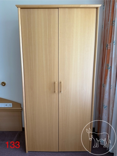 133 - Hummel Kleiderschrank