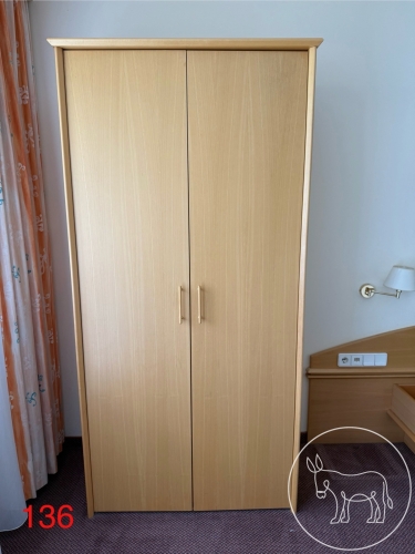 136 - Hummel Kleiderschrank