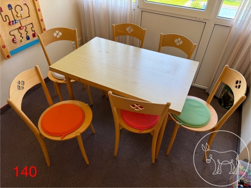 Bild 140 - Tisch mit Sessel