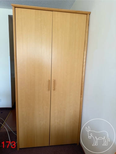 173 - Hummel Kleiderschrank