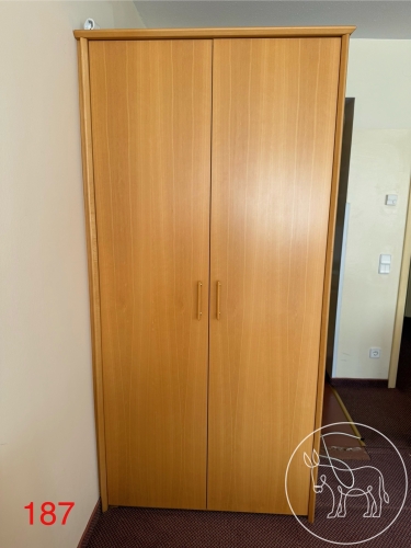 187 - Hummel Kleiderschrank