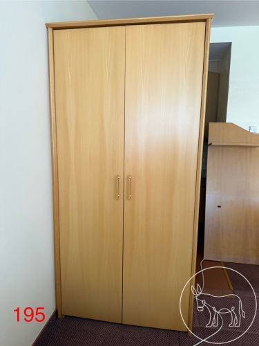 195 - Hummel Kleiderschrank