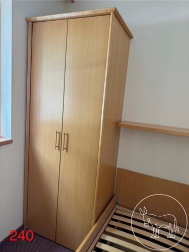 240 - Kleiderschrank