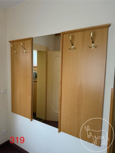 Bild 319 - Garderobe mit Spiegel groß
