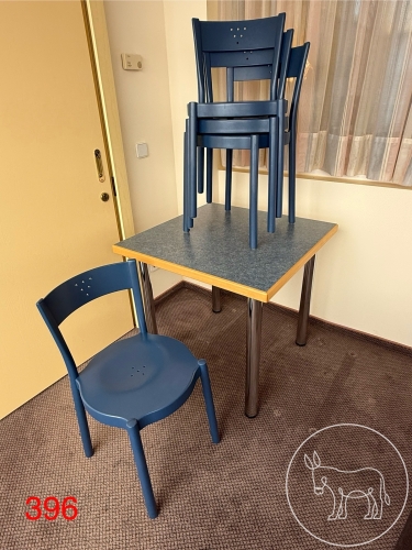 Bild 396 - Tisch mit 4 Sessel