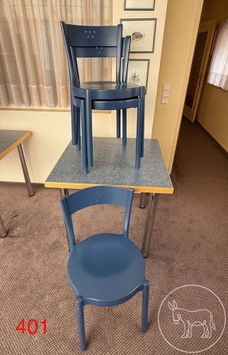 Bild 401 - Tisch mit 3 Sessel