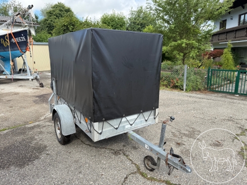 002 - Anhänger mit Aufbau und Abdeckplane